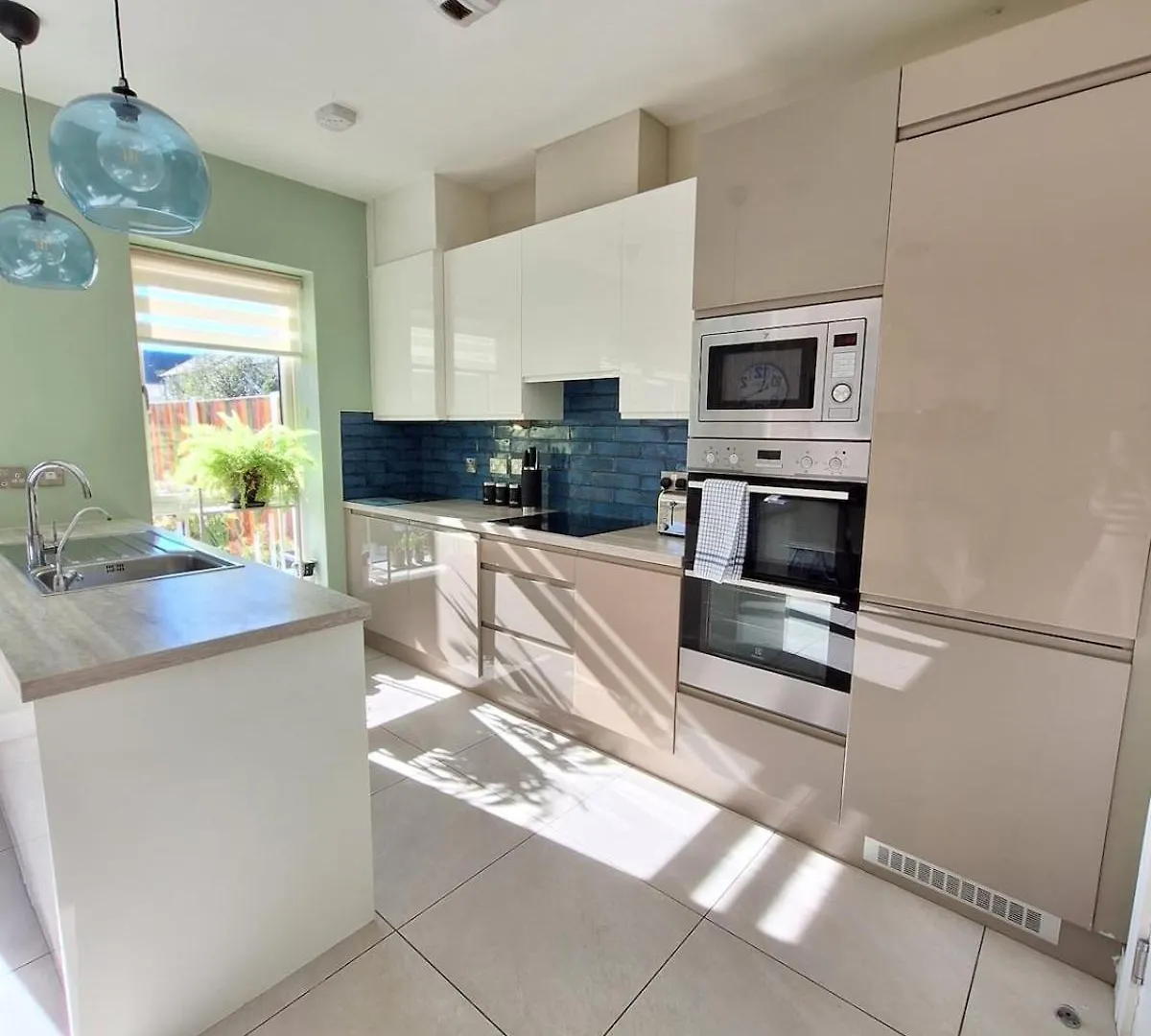 4-Bed House Close To Airport, City & Beaches Dublino