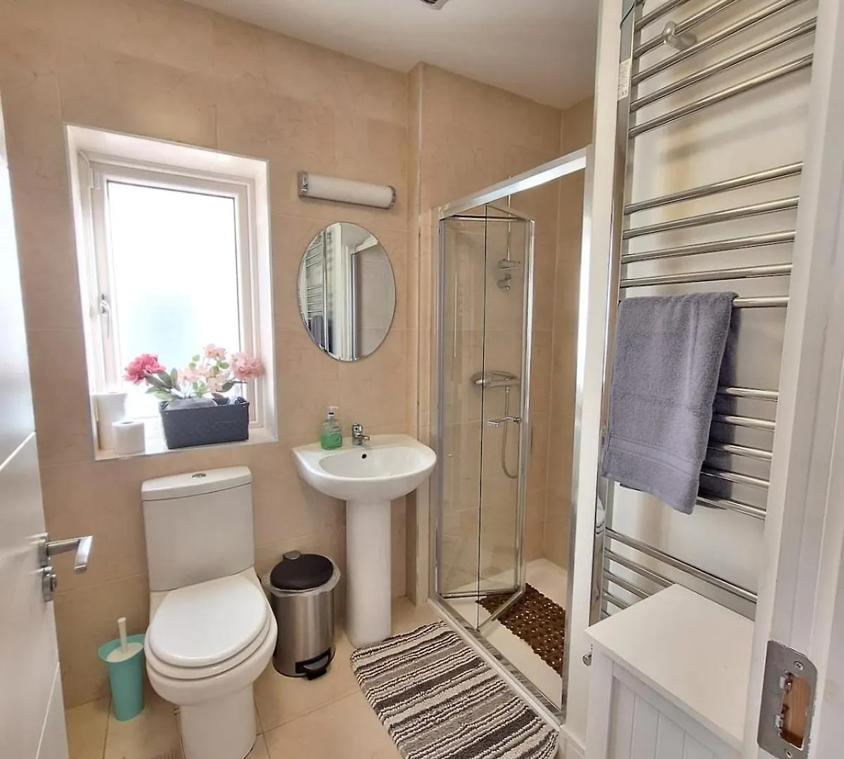 4-Bed House Close To Airport, City & Beaches Dublino