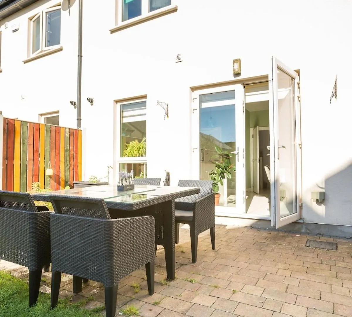 4-Bed House Close To Airport, City & Beaches Dublino