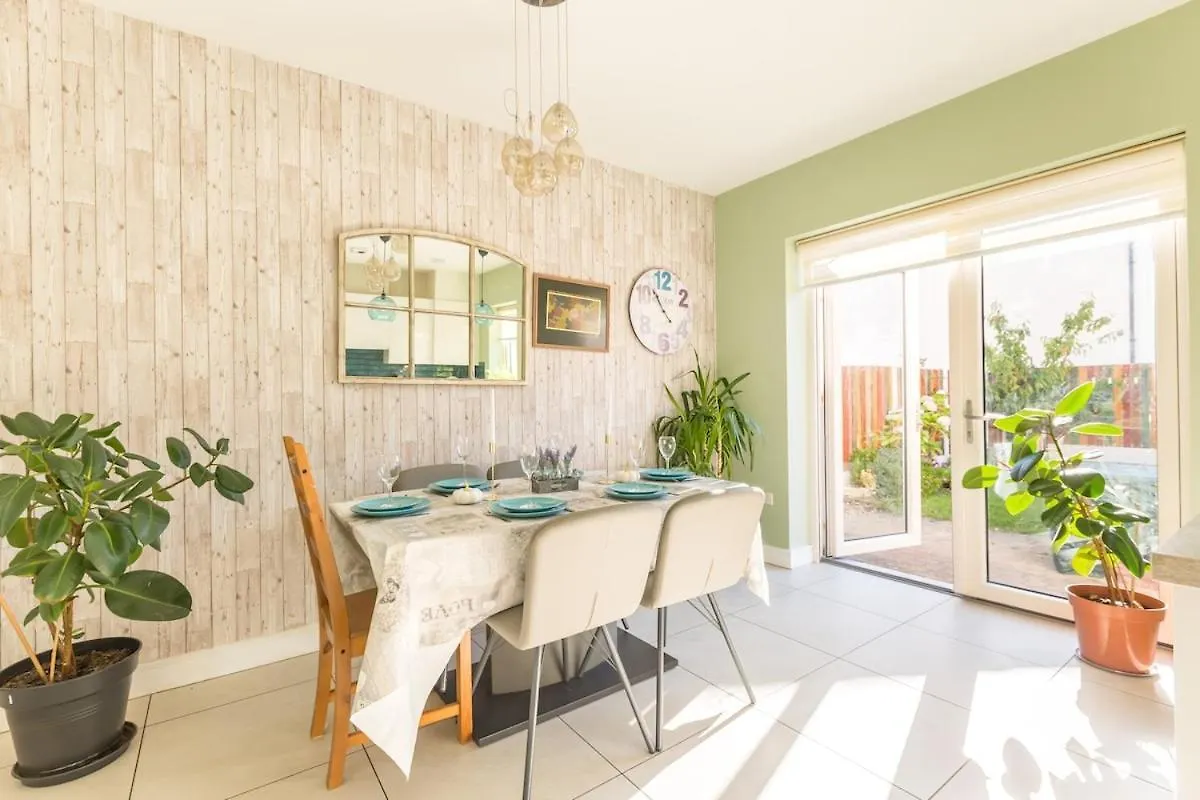 4-Bed House Close To Airport, City & Beaches Dublino 0*,