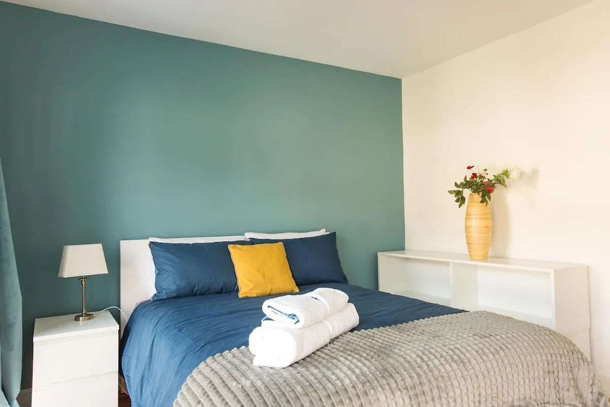 4-Bed House Close To Airport, City & Beaches Dublino 0*,